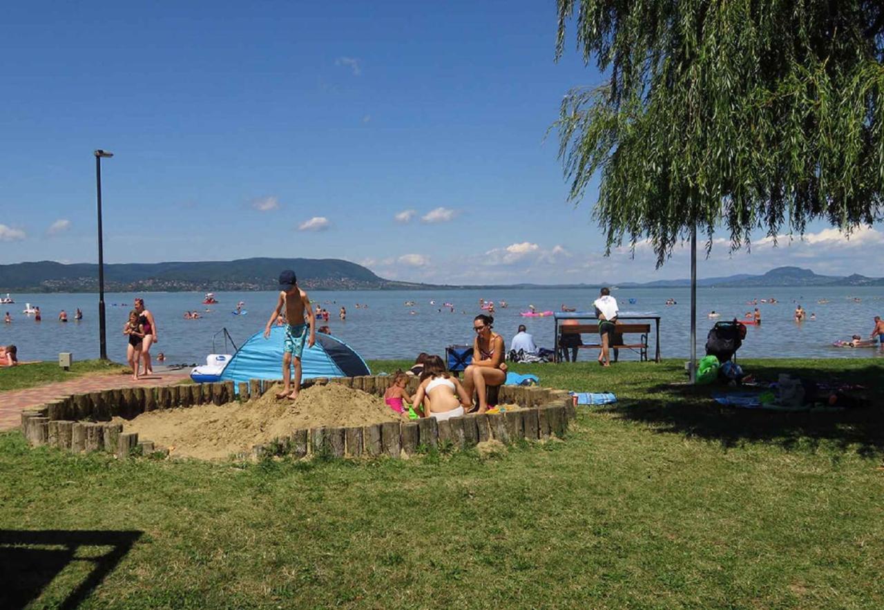 Apartment In Balatonmariafuerdo 19249 Balatonkeresztúr Екстериор снимка