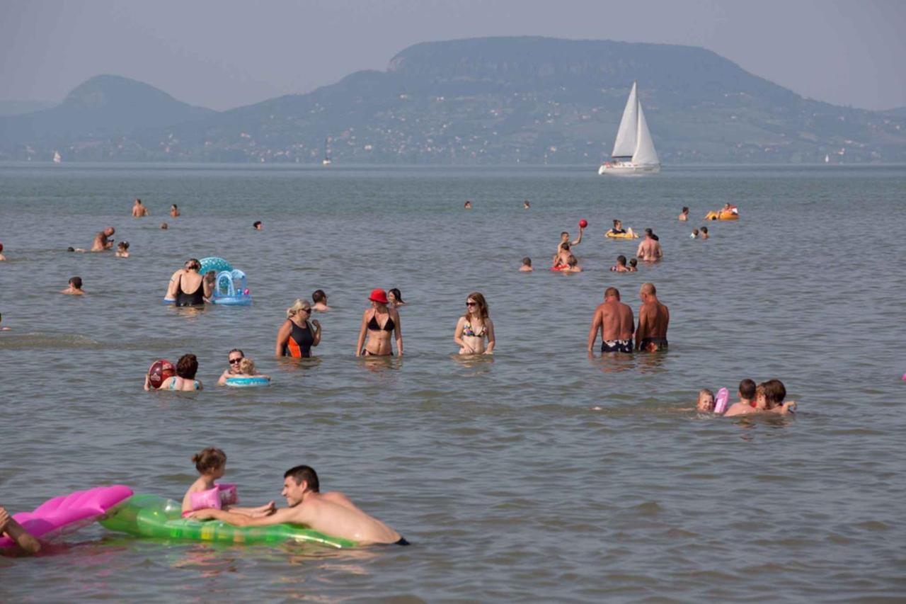 Apartment In Balatonmariafuerdo 19249 Balatonkeresztúr Екстериор снимка