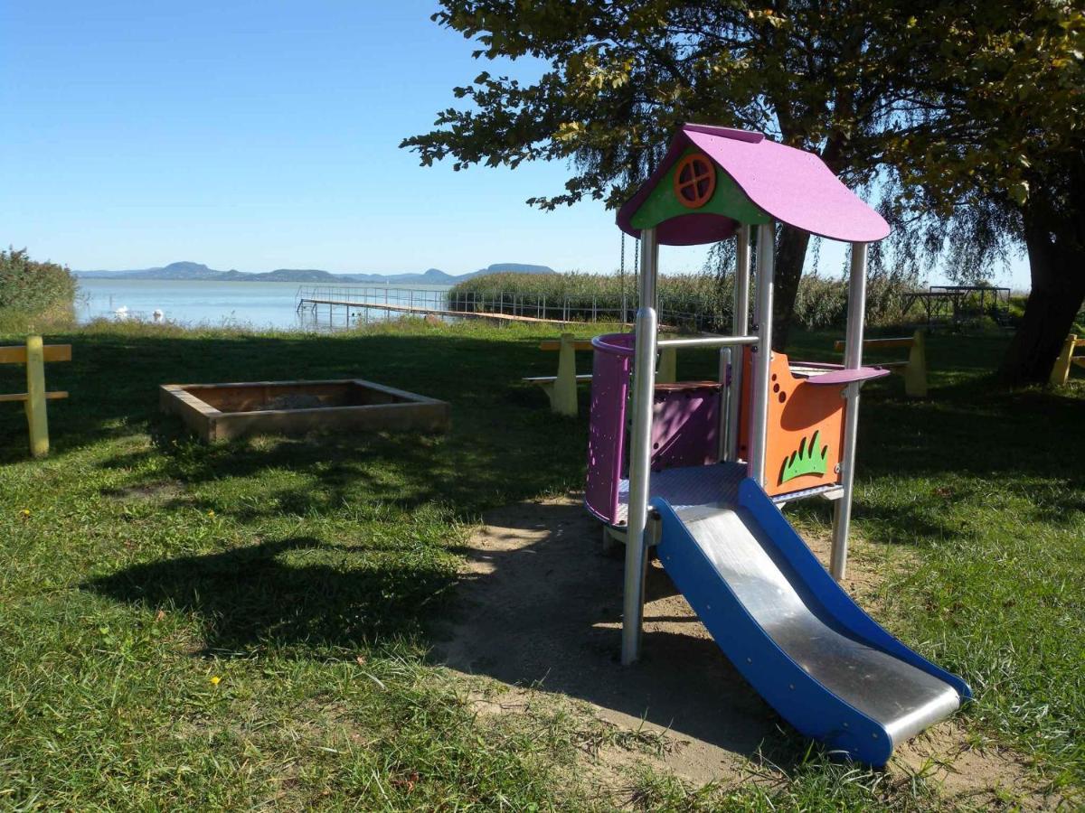 Apartment In Balatonmariafuerdo 19249 Balatonkeresztúr Екстериор снимка