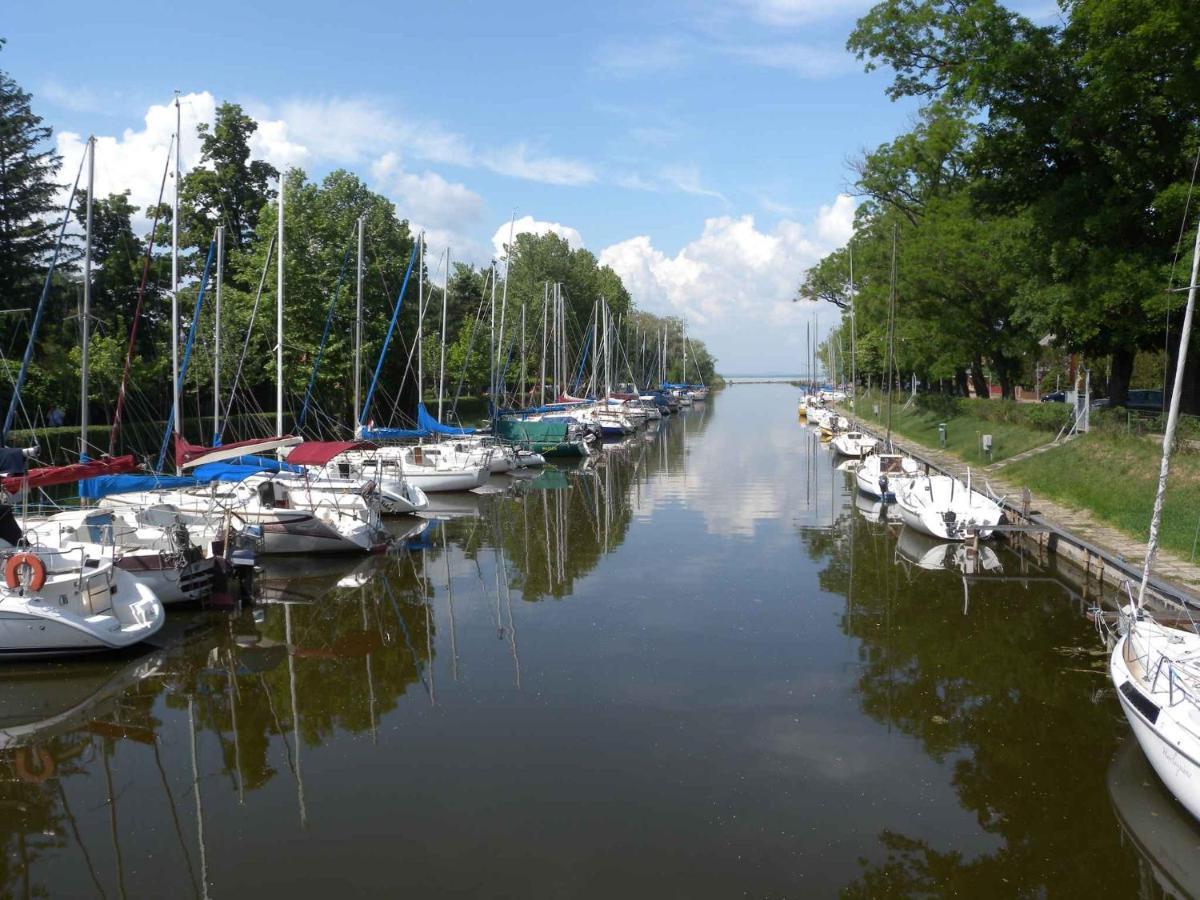 Apartment In Balatonmariafuerdo 19249 Balatonkeresztúr Екстериор снимка