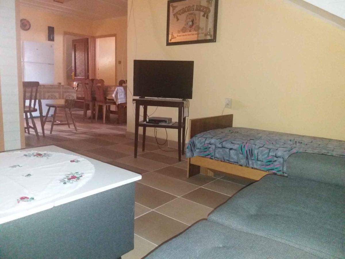 Apartment In Balatonmariafuerdo 19249 Balatonkeresztúr Екстериор снимка